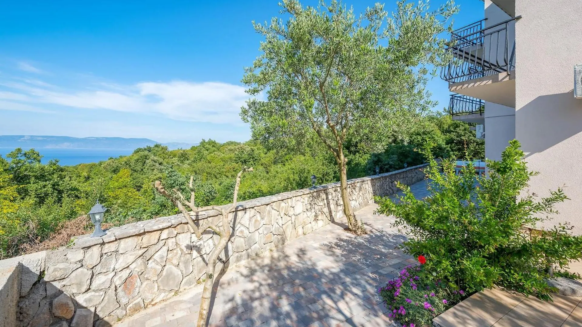 Serene Summer Oasis - Pool, Jacuzzi, Sauna, Sea View - Lara Drenje  Appartement Drenje (Istria)