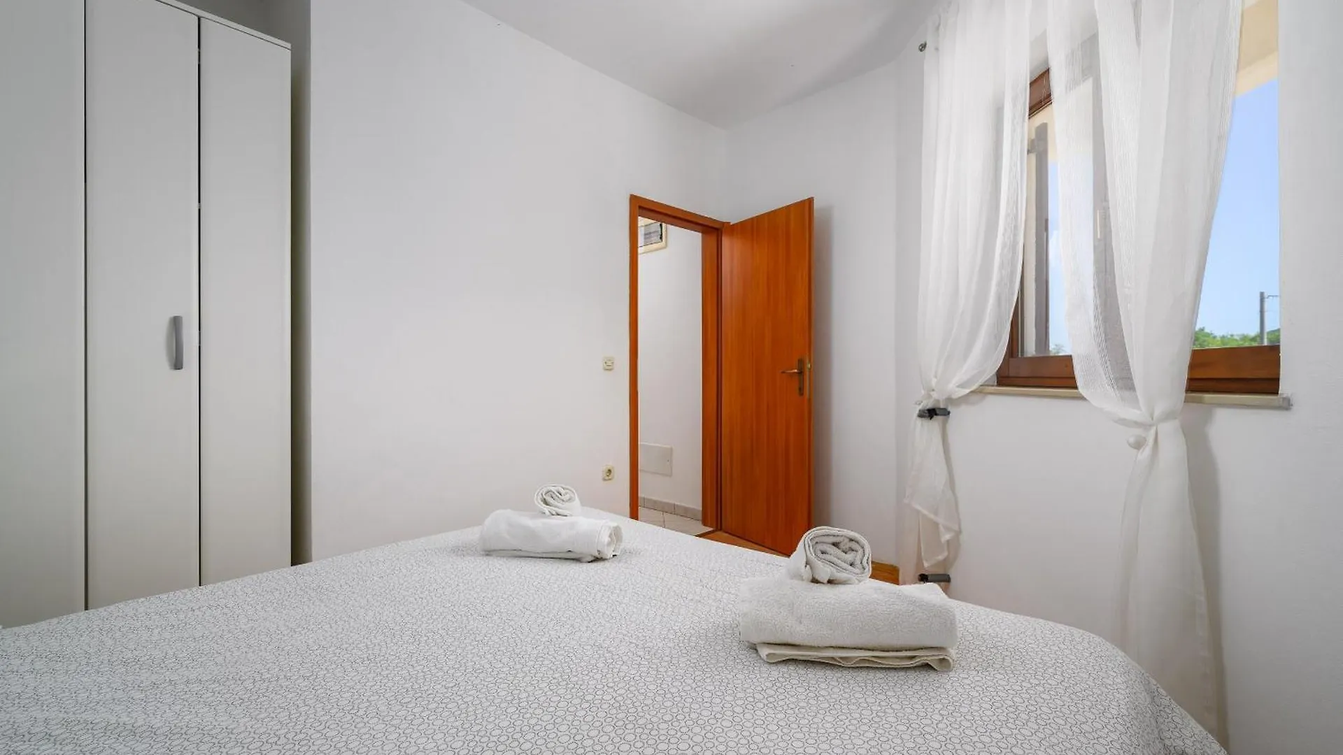 Apartmán Serene Summer Oasis - Pool, Jacuzzi, Sauna, Sea View - Lara Drenje